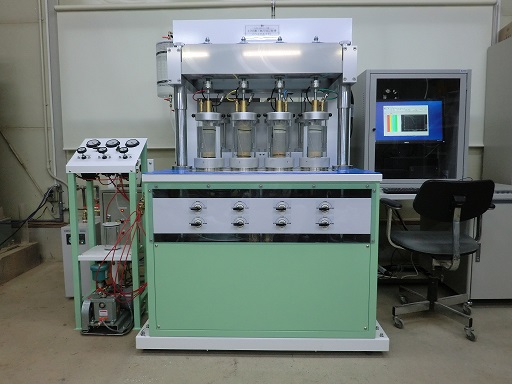 3軸試験機の写真